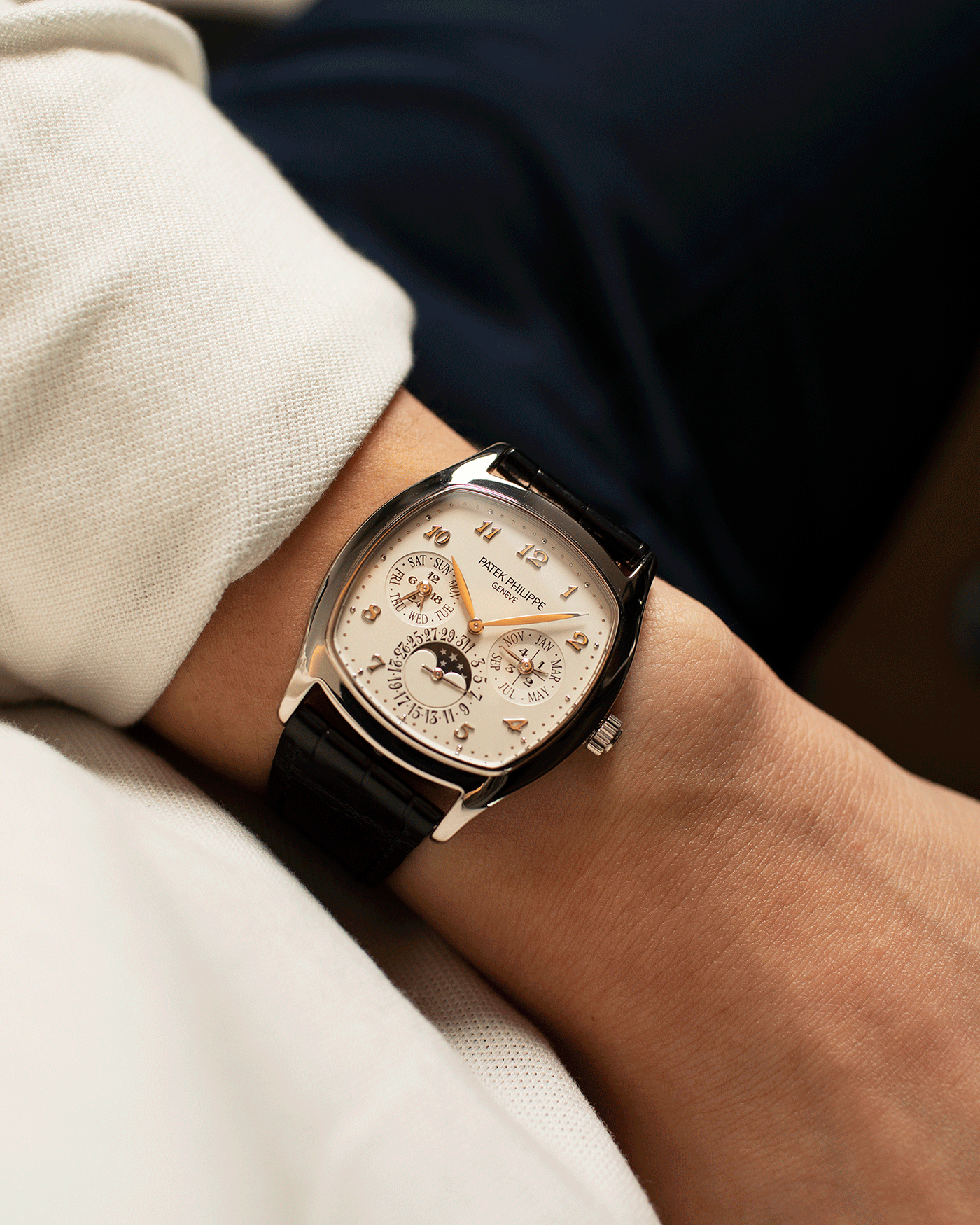 Explore Patek Philippe 5940: An Elegant Automatic Perpetual Calendar Timepiece