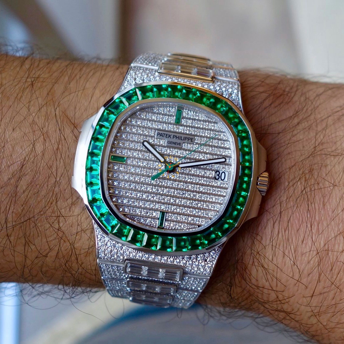 Explore Rare Emerald Patek Philippe Timepieces: A Blend of Craftsmanship and Exclusivity